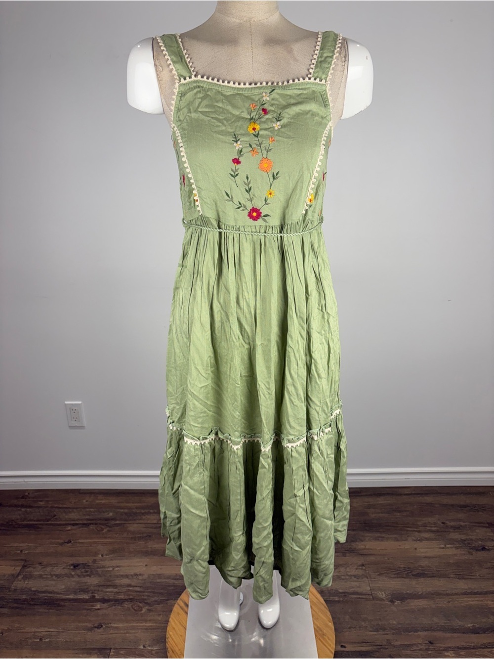 Style Union Sage Green Floral Embroidered Tiered Midi Dress NWT XS